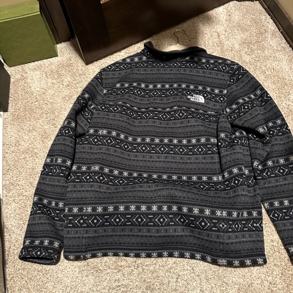 Xl north face sweater - Picture 11 of 11